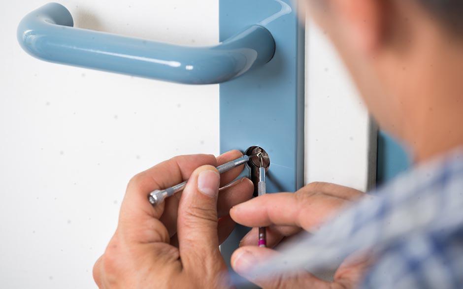 artisans serruriers qualifiés Courbevoie